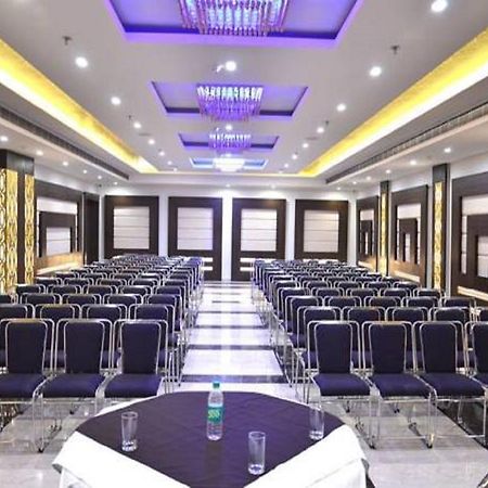 Hotel Seven Hills Tower Агра Екстериор снимка