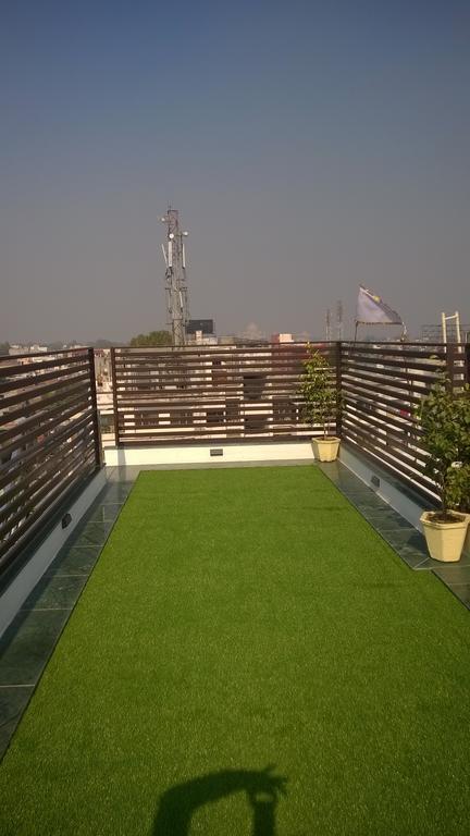 Hotel Seven Hills Tower Агра Екстериор снимка