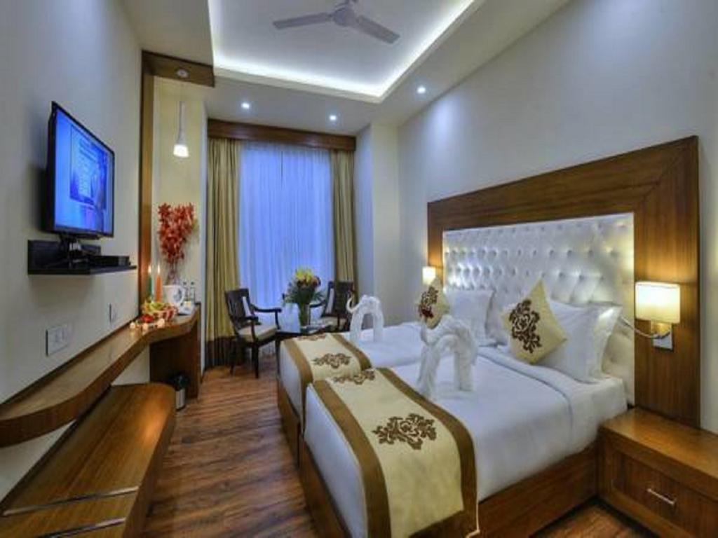 Hotel Seven Hills Tower Агра Стая снимка