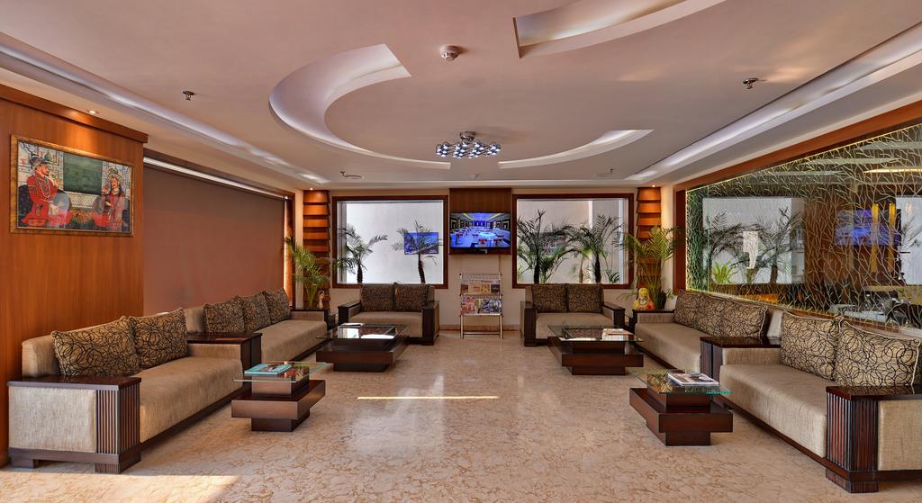 Hotel Seven Hills Tower Агра Екстериор снимка
