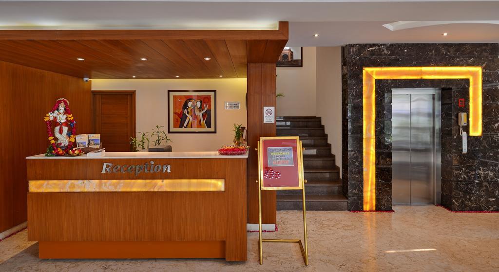 Hotel Seven Hills Tower Агра Екстериор снимка
