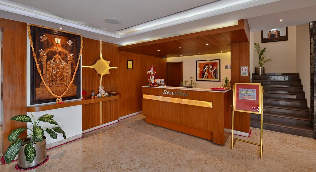 Hotel Seven Hills Tower Агра Екстериор снимка