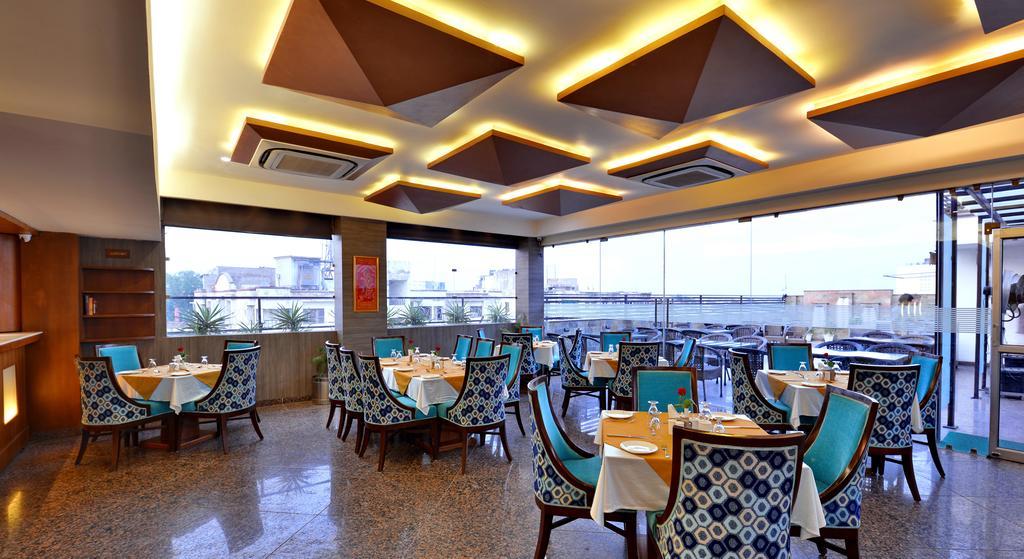 Hotel Seven Hills Tower Агра Екстериор снимка