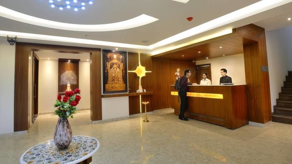 Hotel Seven Hills Tower Агра Екстериор снимка