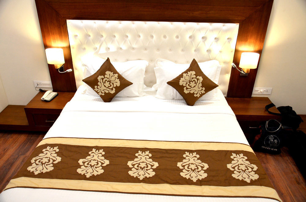 Hotel Seven Hills Tower Агра Екстериор снимка