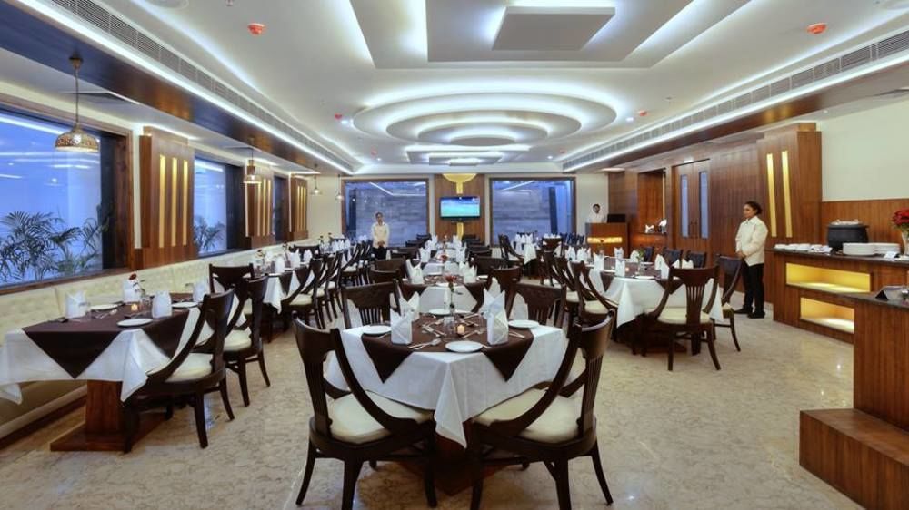 Hotel Seven Hills Tower Агра Екстериор снимка