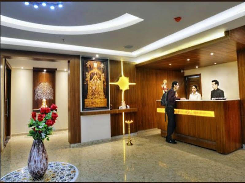 Hotel Seven Hills Tower Агра Екстериор снимка